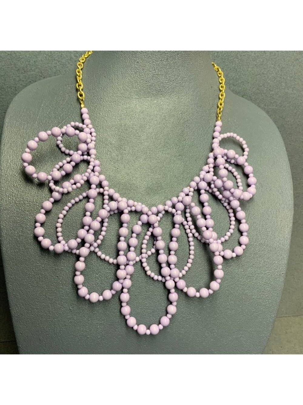 Beaded Loop Statement Necklace 18 In Light Purple Acrylic Gold Teardrop Retro